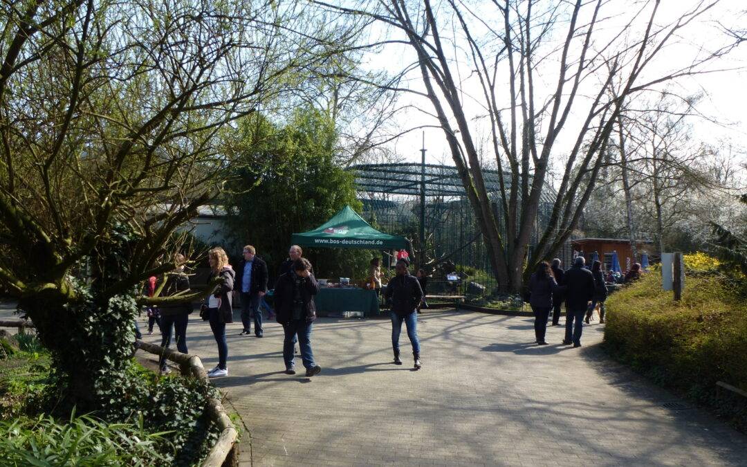 BOS Info­stand im Zoo Landau