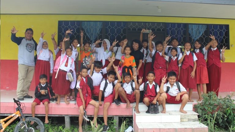 Schulklasse Borneo