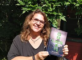 Thrillerautorin U. T. Bareiss Buch "Green Lies"